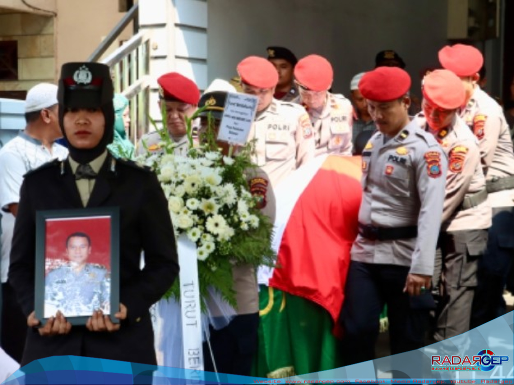 Rombongan Kapolda Sumut Melayat Wakapolres Belawan : Kehilangan Sosok Perwira Teladan